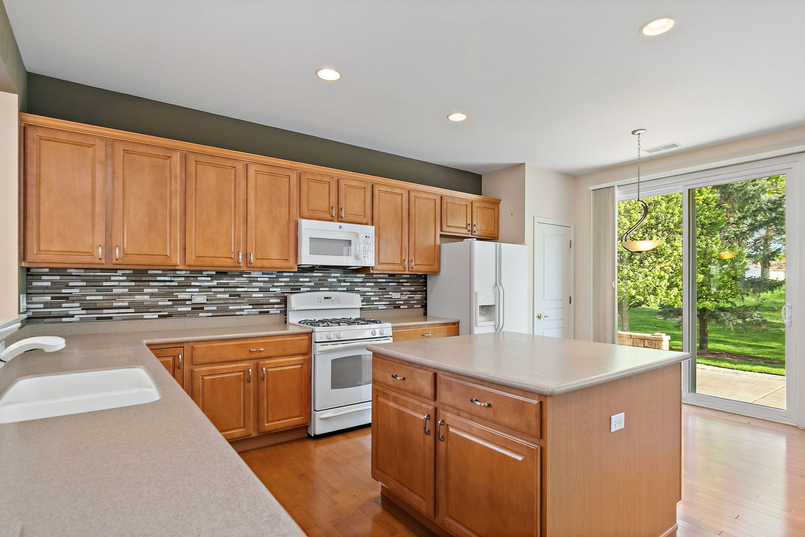 13761 Chestnut Lane, Huntley, IL 60142