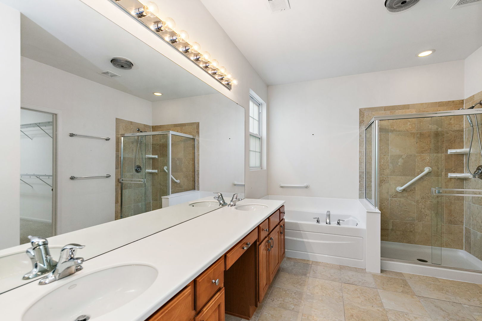 13761 Chestnut Lane, Huntley, IL 60142