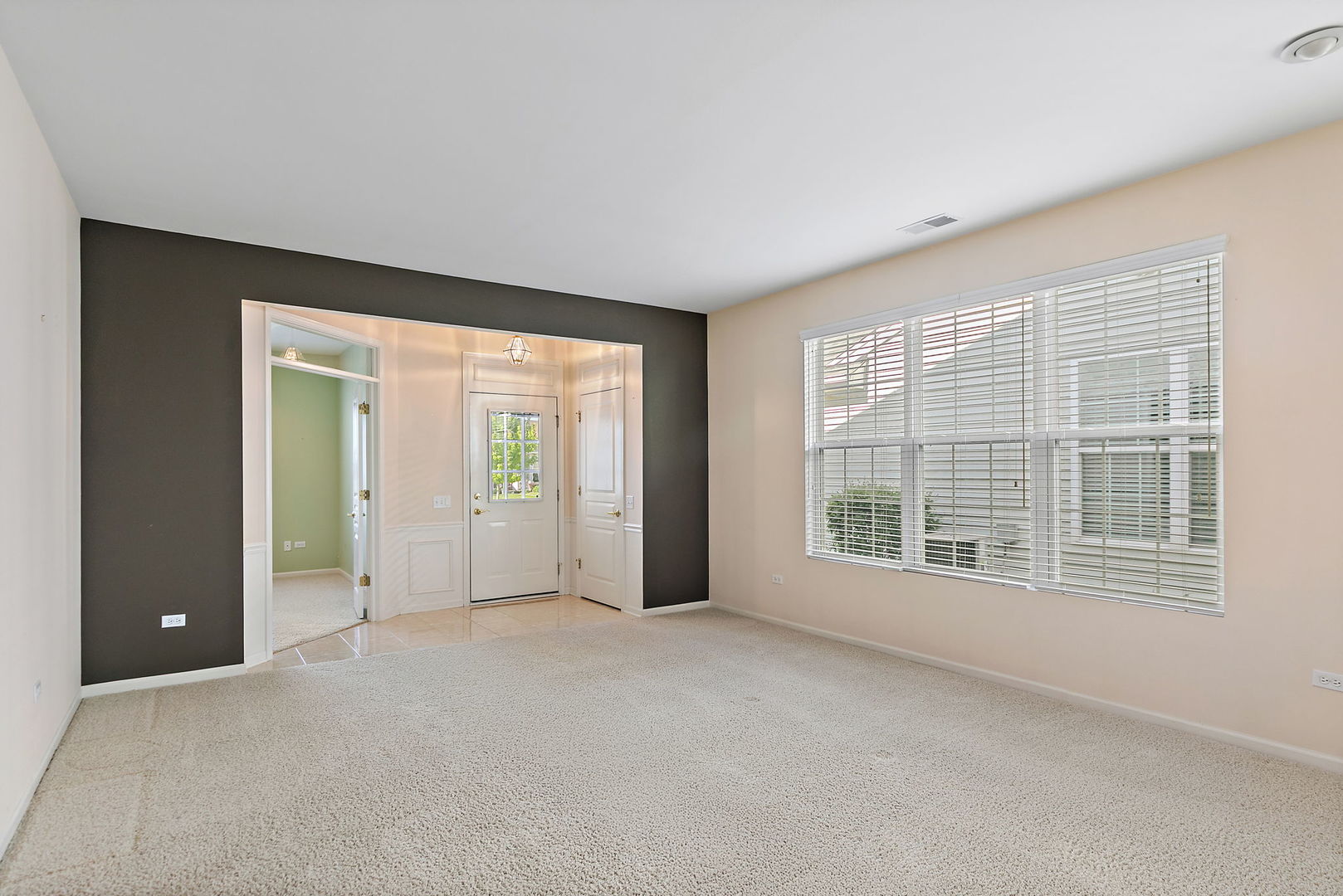 13761 Chestnut Lane, Huntley, IL 60142