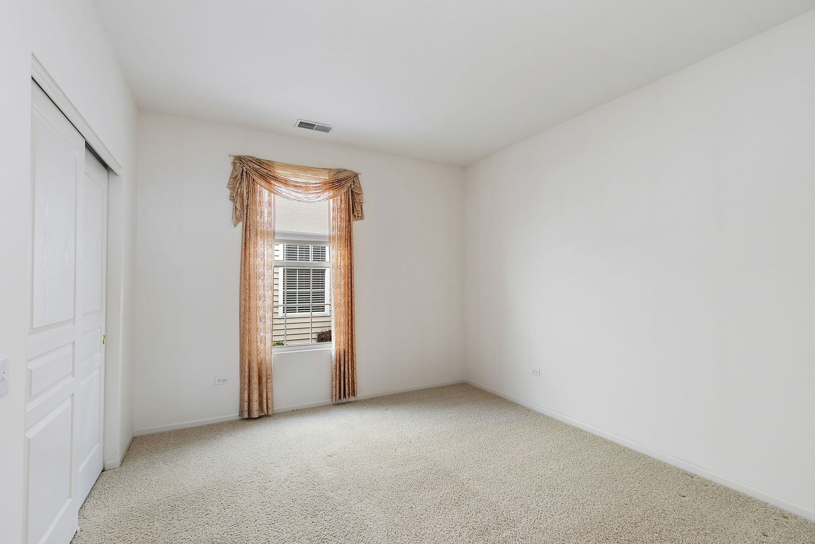 13761 Chestnut Lane, Huntley, IL 60142