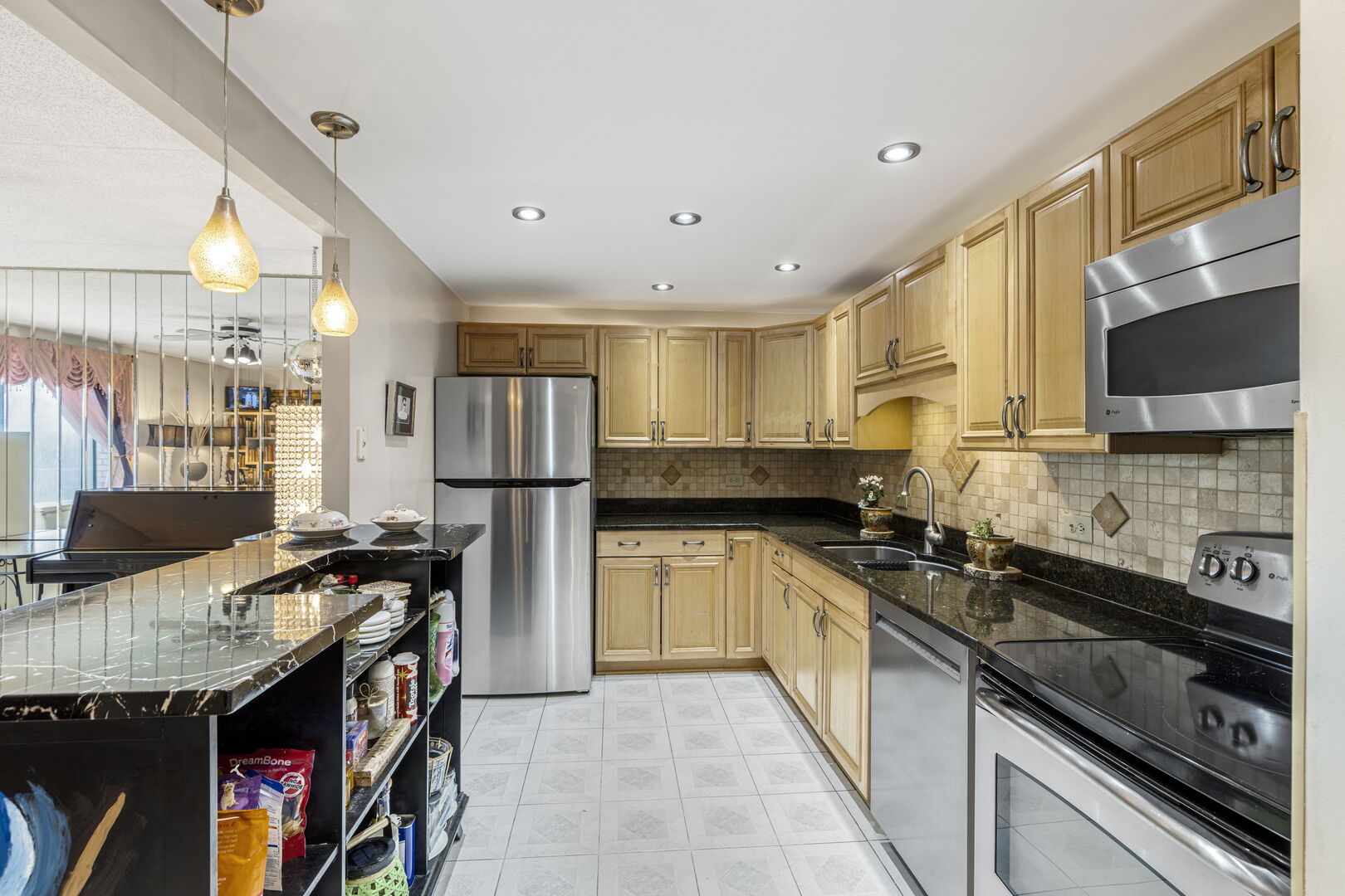 9731 N FOX GLEN Drive #4C, Niles, IL 60714