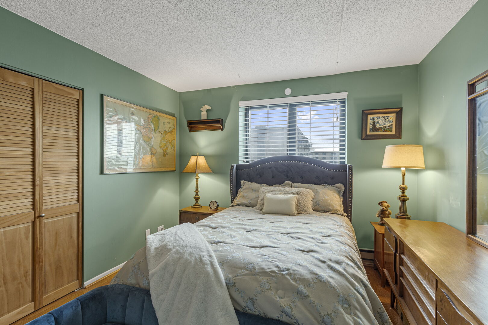 9731 N FOX GLEN Drive #4C, Niles, IL 60714