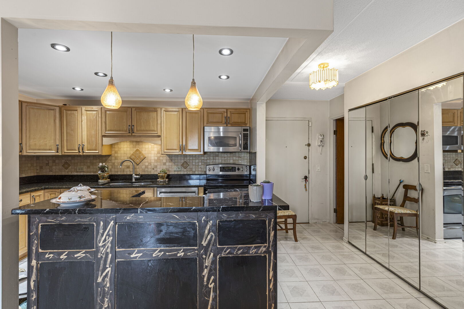 9731 N FOX GLEN Drive #4C, Niles, IL 60714