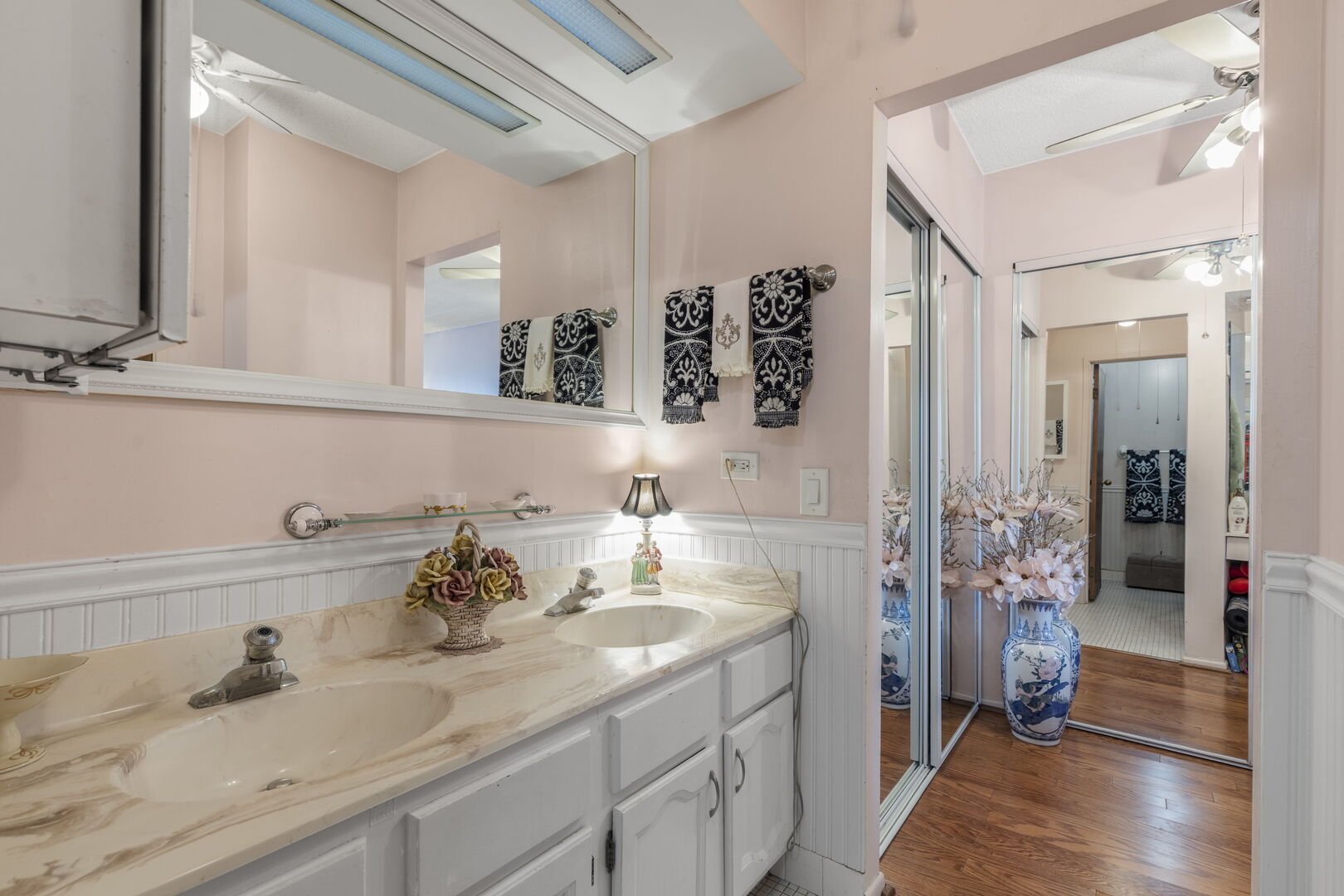 9731 N FOX GLEN Drive #4C, Niles, IL 60714