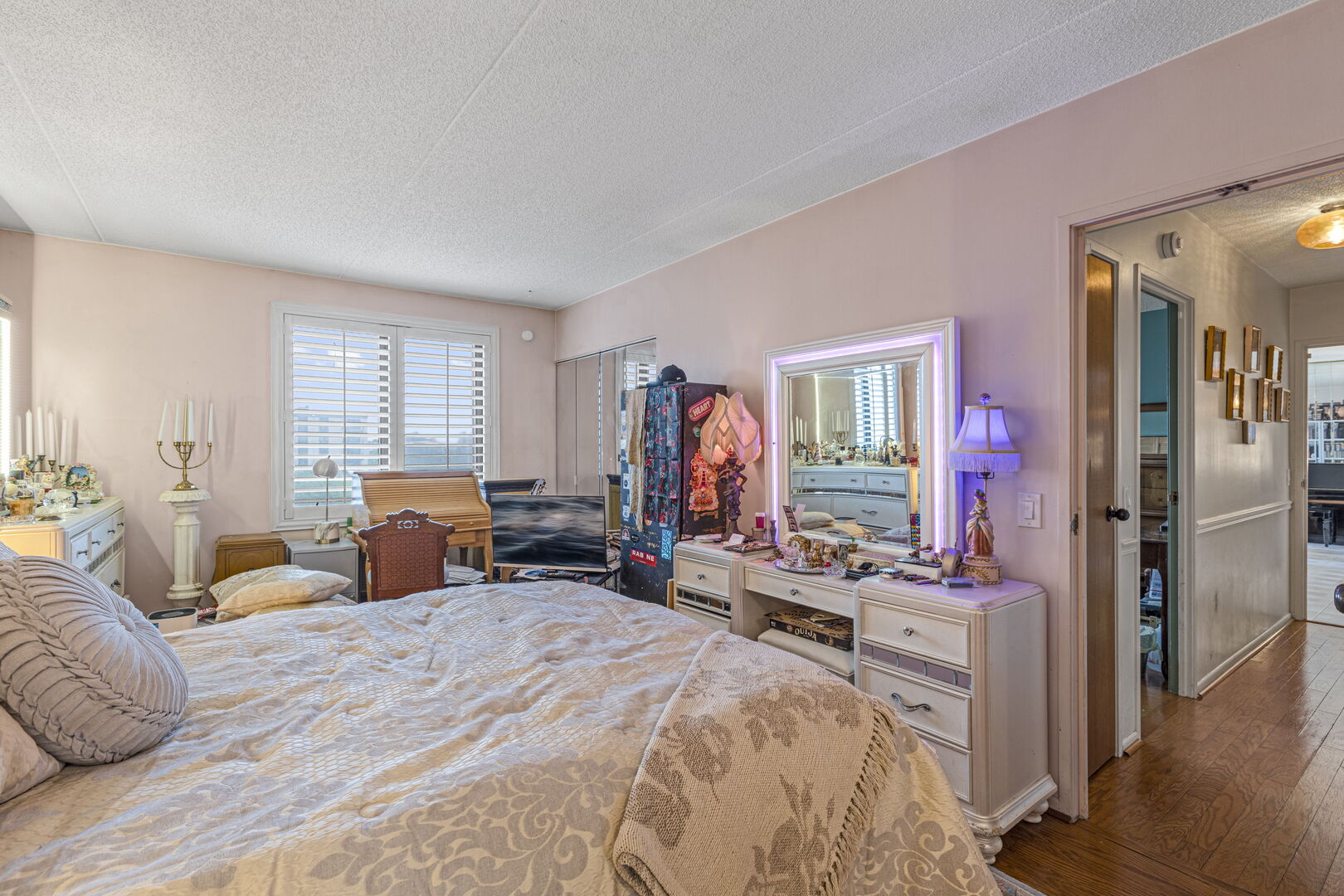 9731 N FOX GLEN Drive #4C, Niles, IL 60714