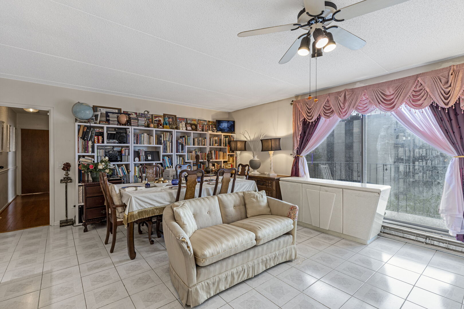 9731 N FOX GLEN Drive #4C, Niles, IL 60714