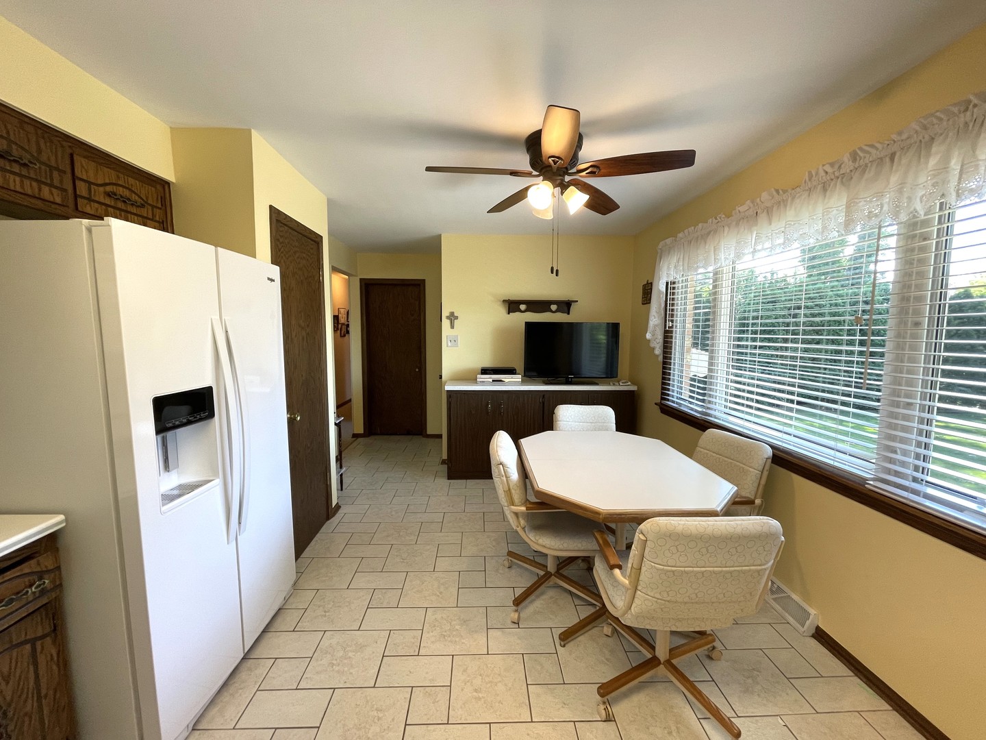 10228 S 80th Court, Palos Hills, IL 60465