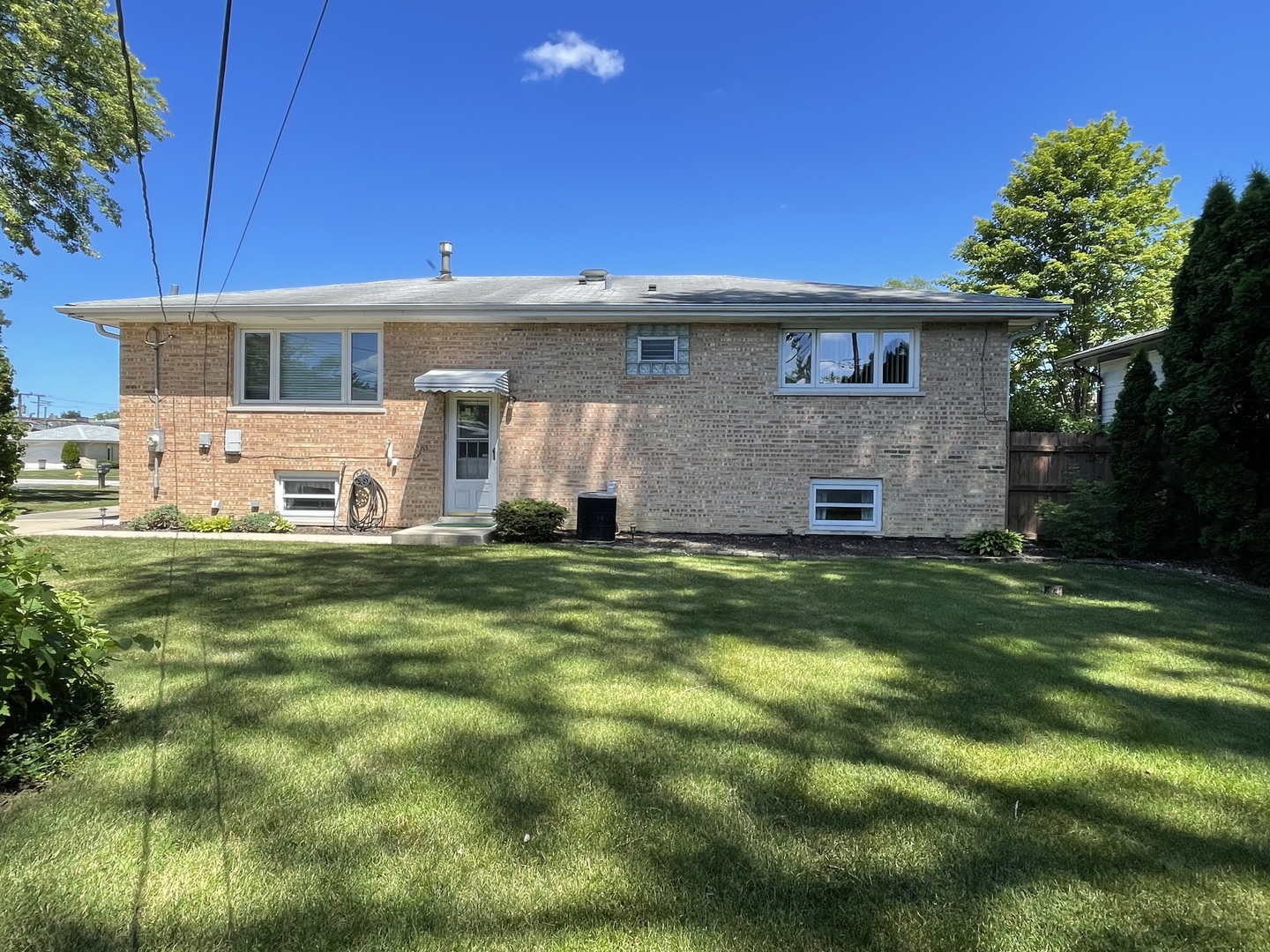 10228 S 80th Court, Palos Hills, IL 60465