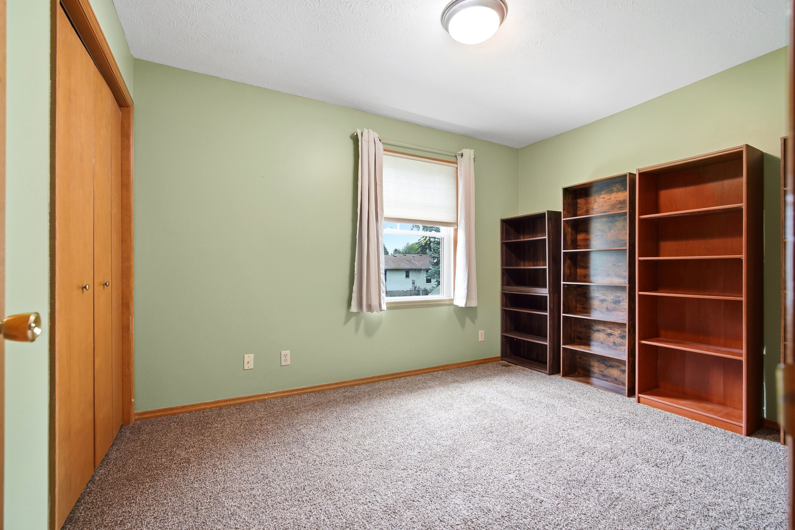 1303 Kenneth Drive, Bloomington, IL 61704
