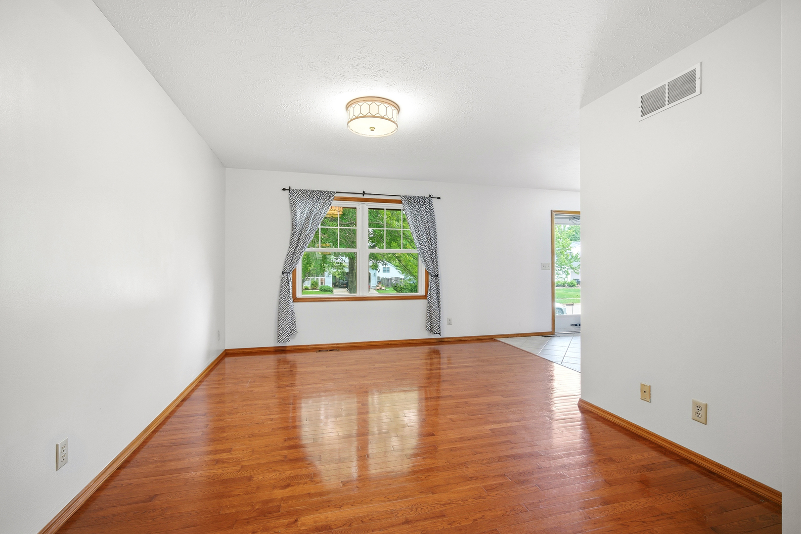 1303 Kenneth Drive, Bloomington, IL 61704