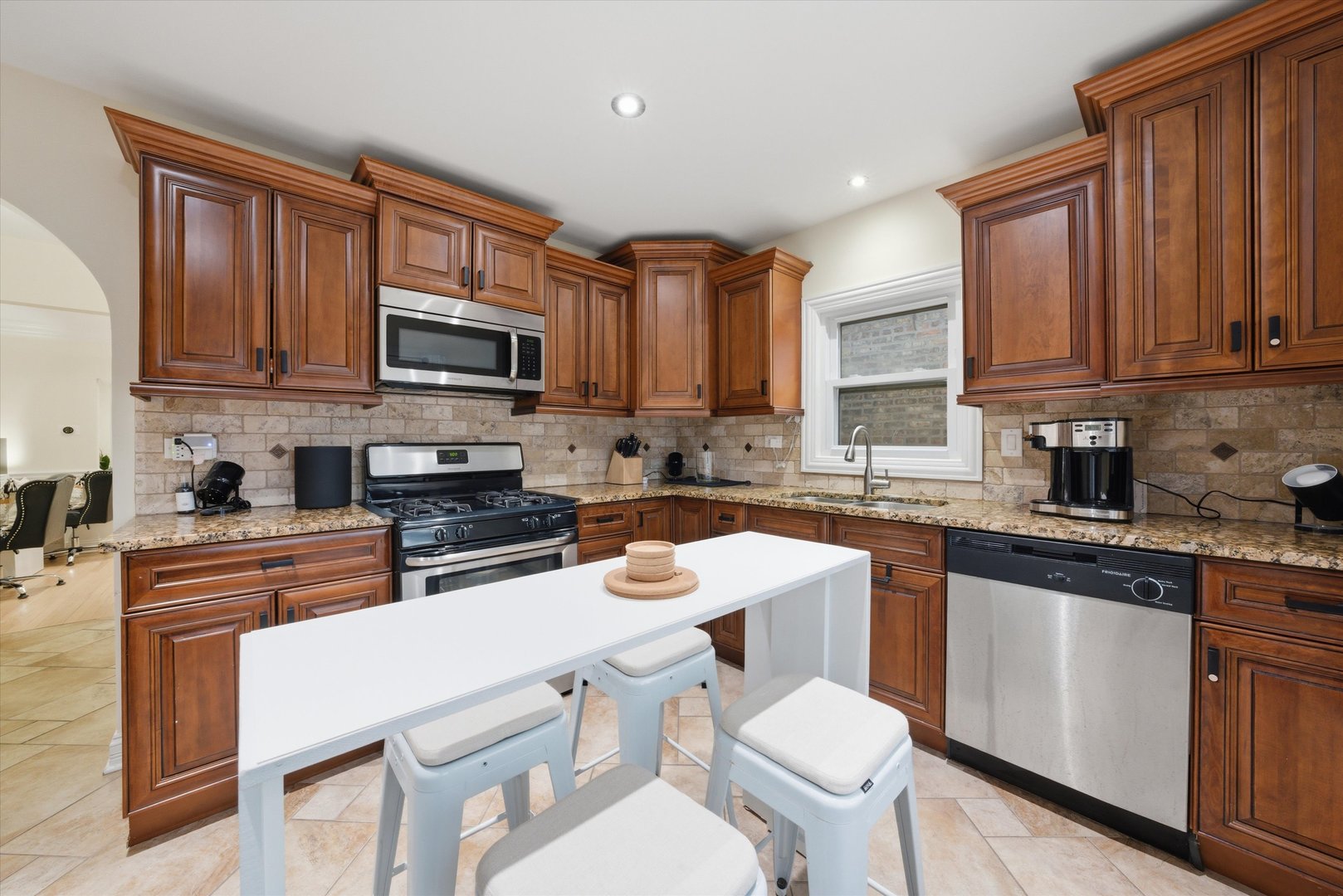 6638 S Karlov Avenue, Chicago, IL 60629