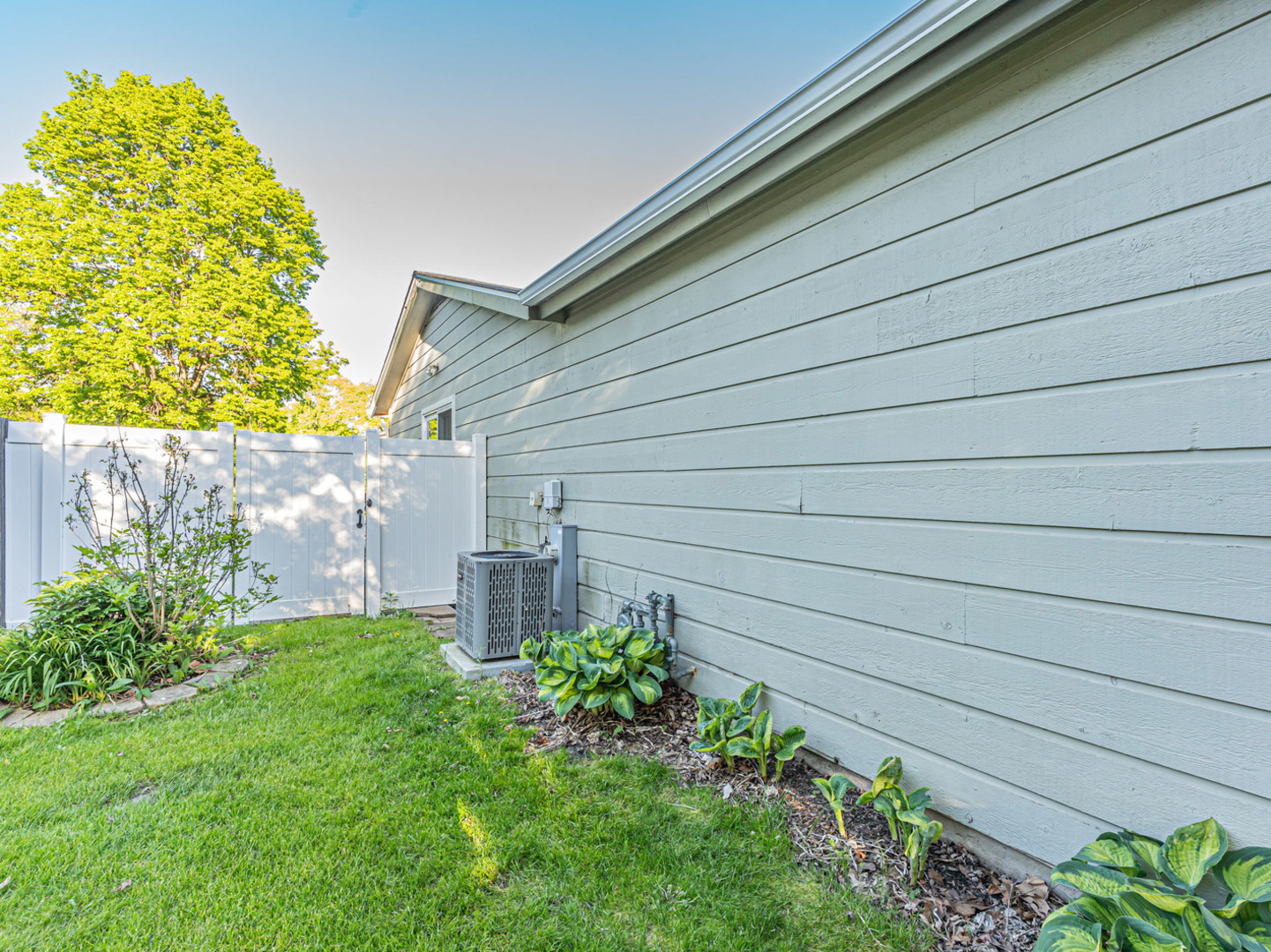 1145 N Thackeray Drive, Palatine, IL 60067
