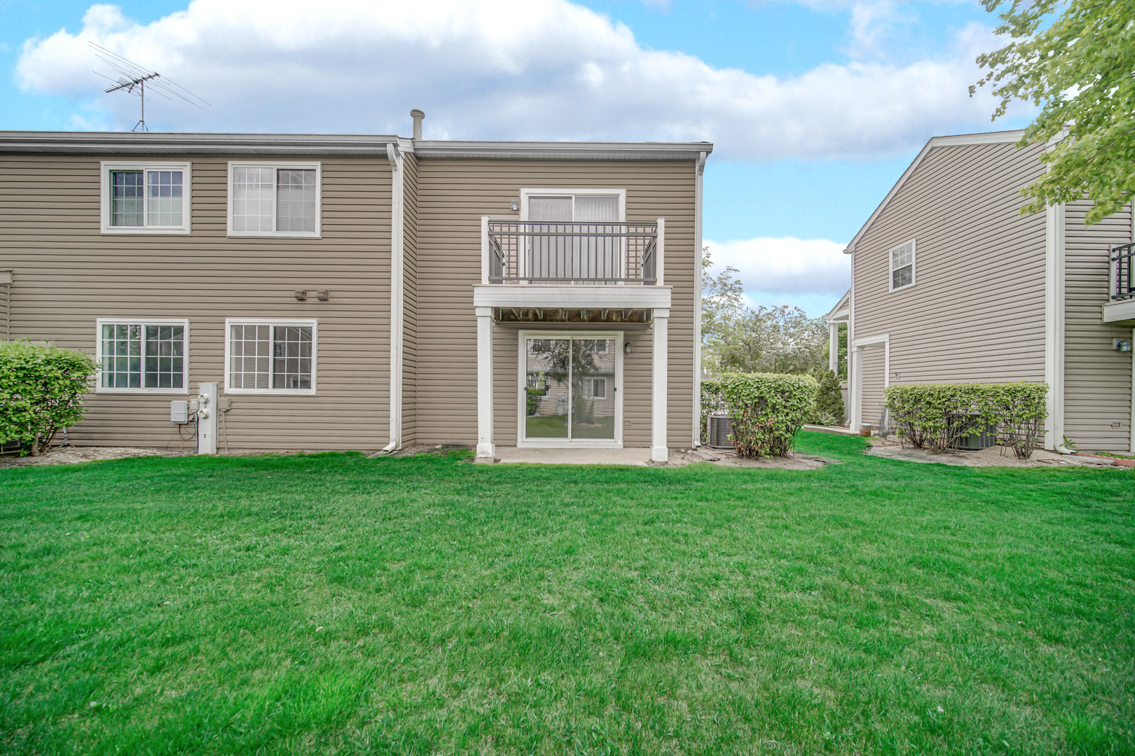 2136 Southwind Circle, Schaumburg, IL 60194