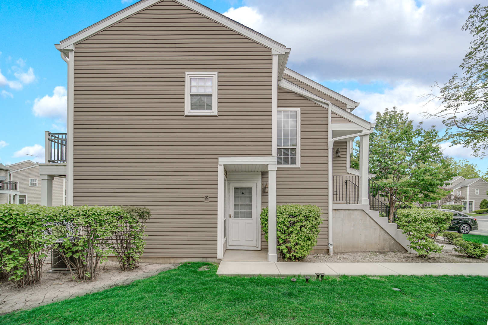 2136 Southwind Circle, Schaumburg, IL 60194