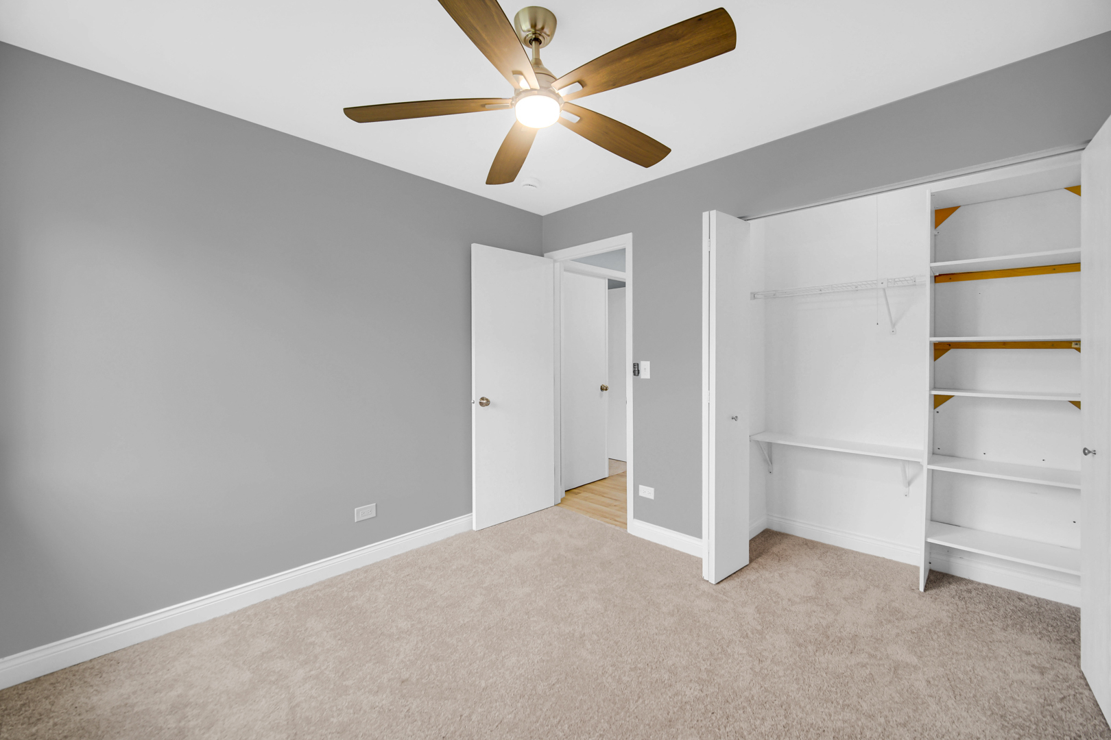 2136 Southwind Circle, Schaumburg, IL 60194