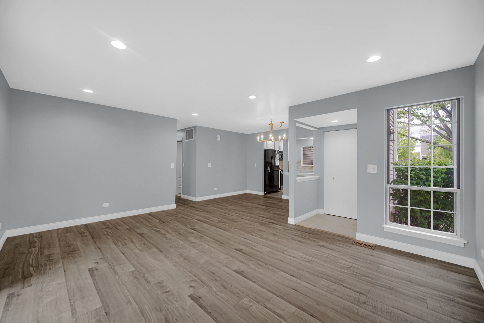 2136 Southwind Circle, Schaumburg, IL 60194