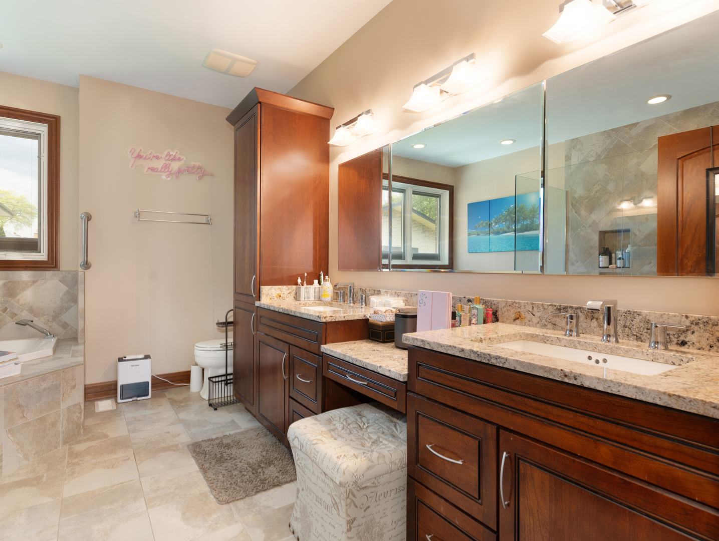 5605 S Kensington Avenue, Countryside, IL 60525
