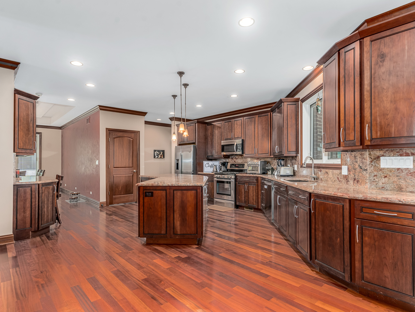 5605 S Kensington Avenue, Countryside, IL 60525