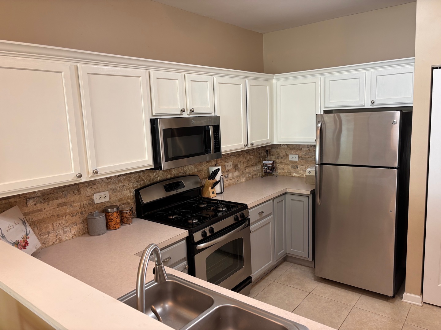3142 Falling Waters Lane #3142, Lindenhurst, IL 60046