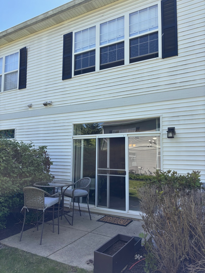 3142 Falling Waters Lane #3142, Lindenhurst, IL 60046