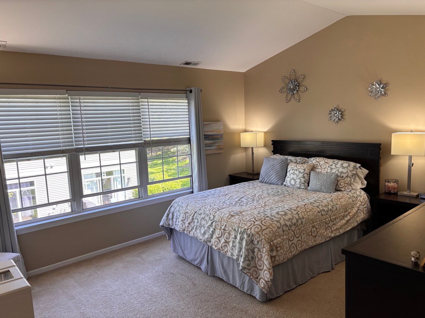 3142 Falling Waters Lane #3142, Lindenhurst, IL 60046