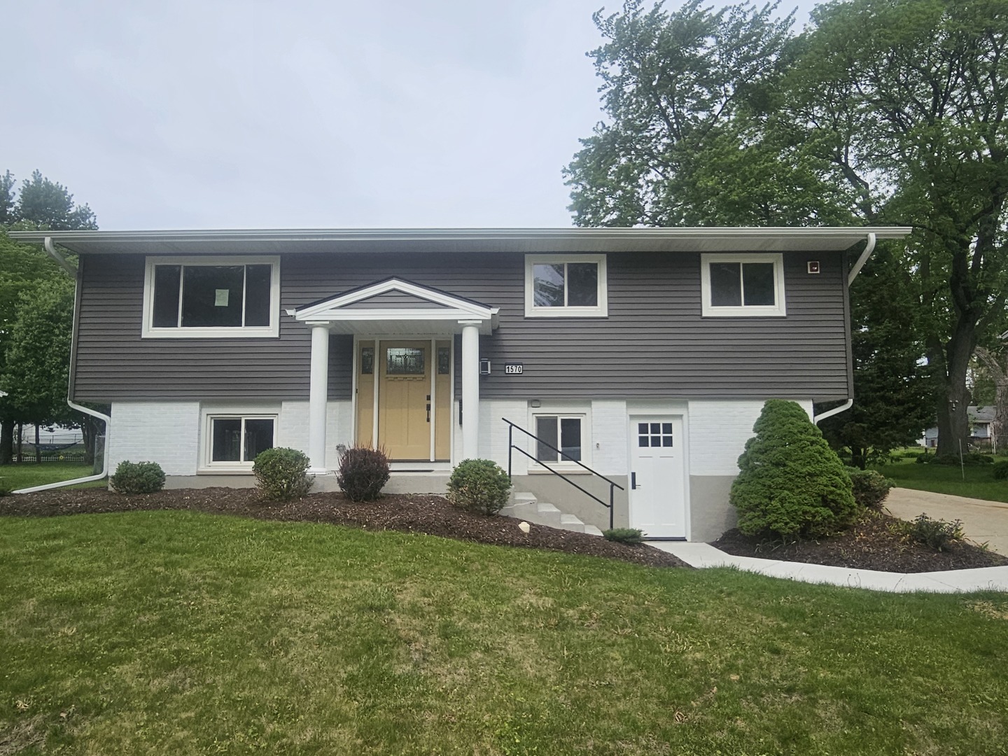 1570 Jefferson Road, Hoffman Estates, IL 60169