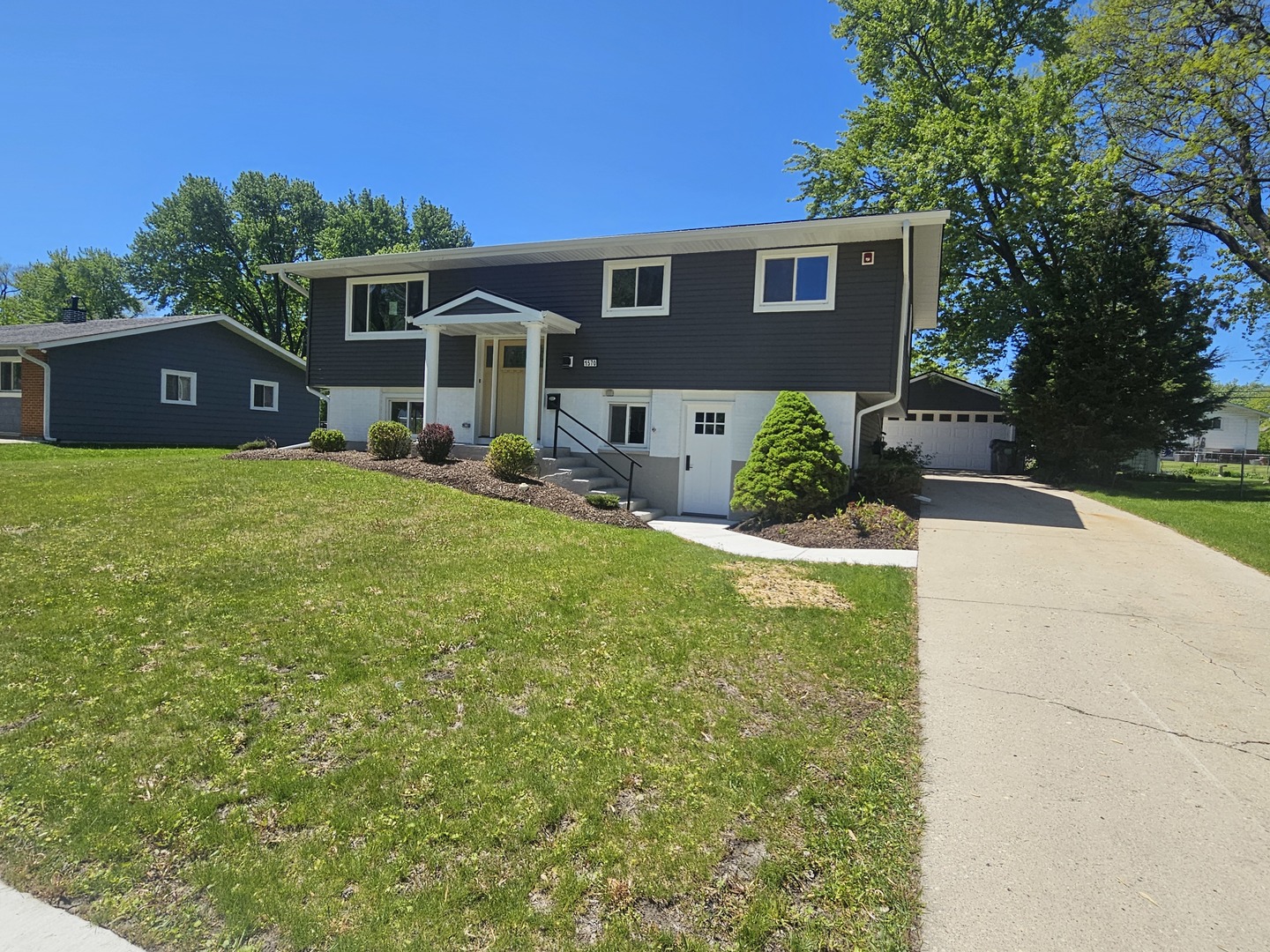1570 Jefferson Road, Hoffman Estates, IL 60169