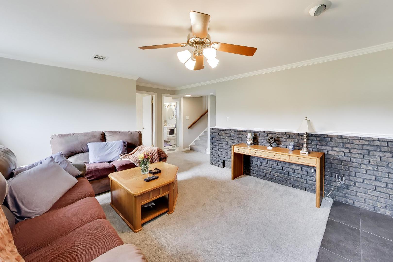 1976 Robert Street, Aurora, IL 60506