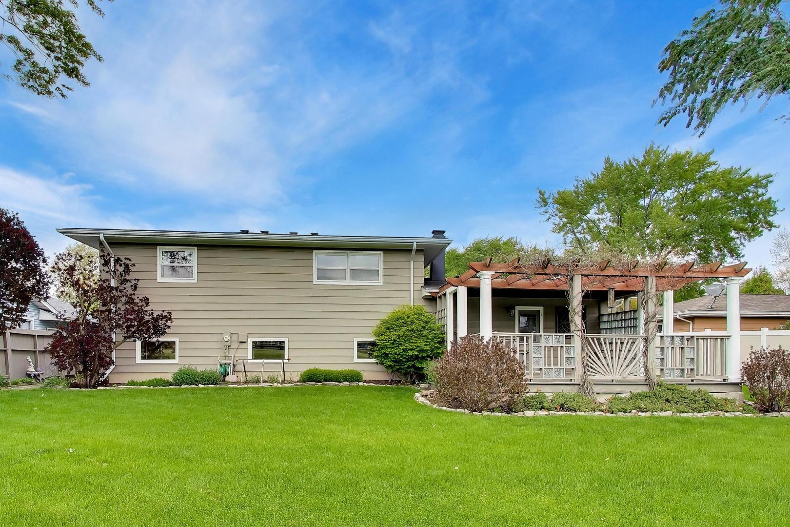 1976 Robert Street, Aurora, IL 60506
