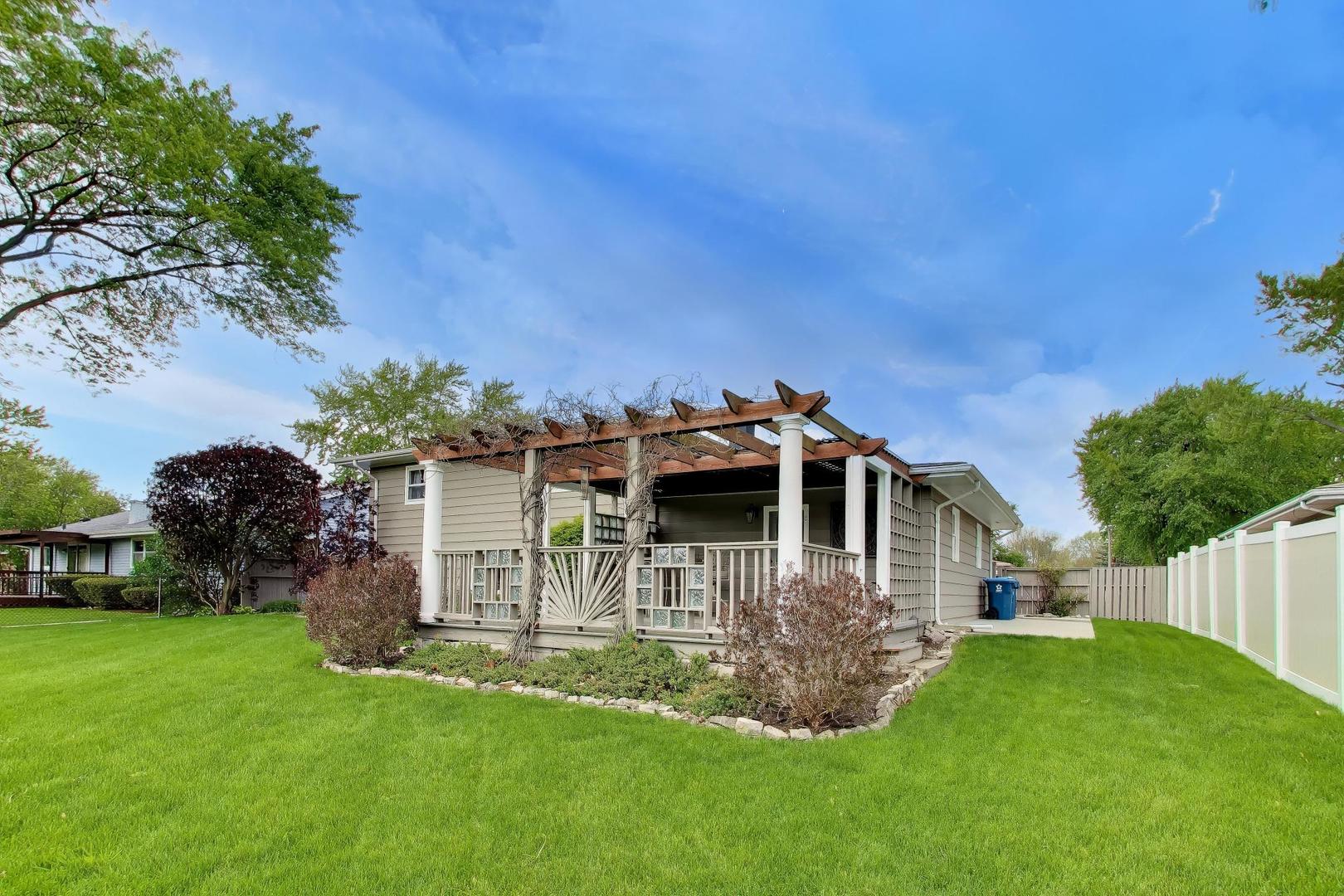 1976 Robert Street, Aurora, IL 60506