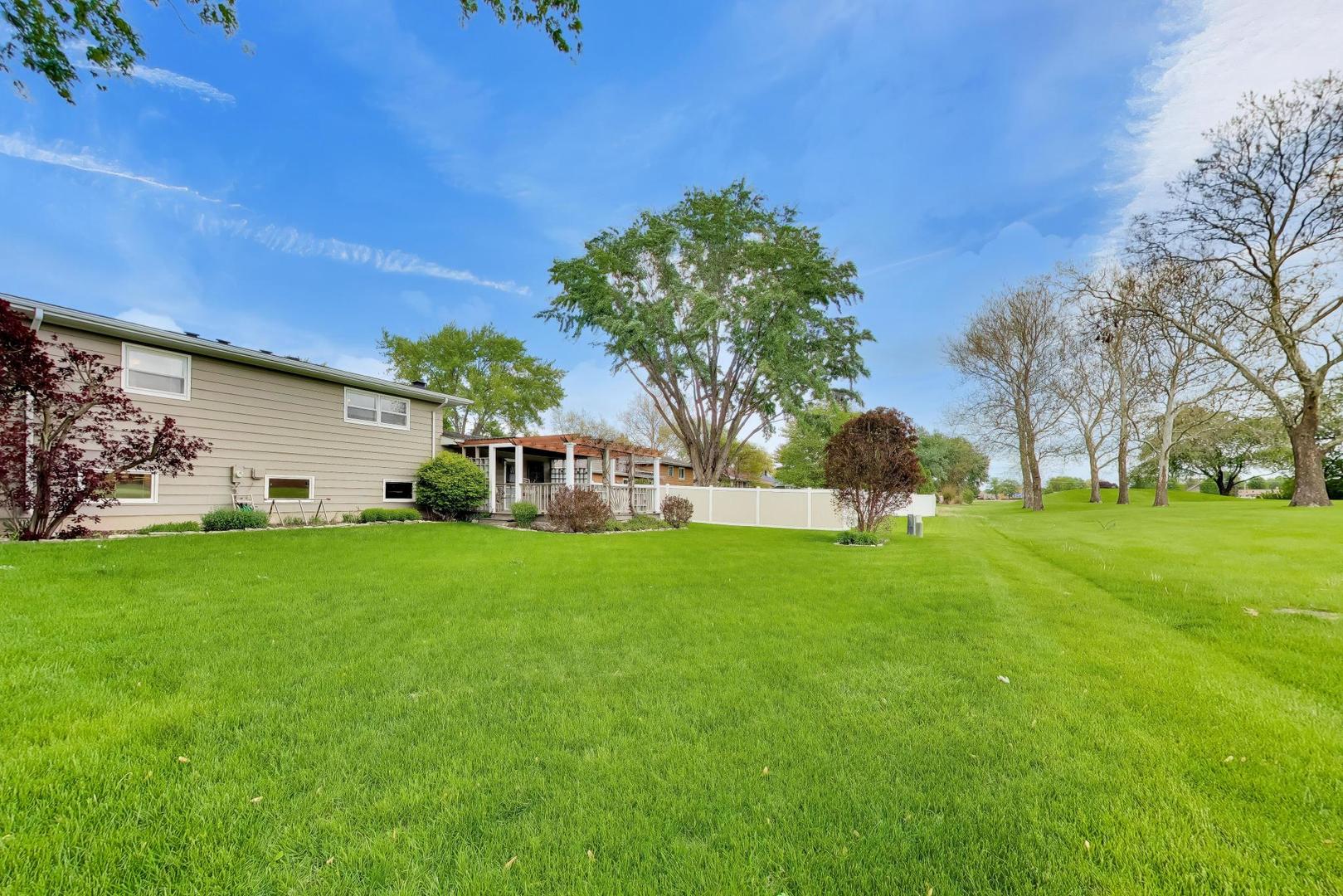 1976 Robert Street, Aurora, IL 60506