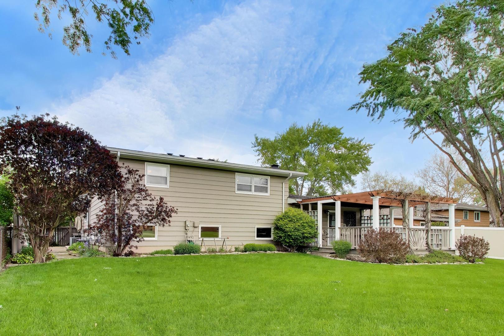 1976 Robert Street, Aurora, IL 60506