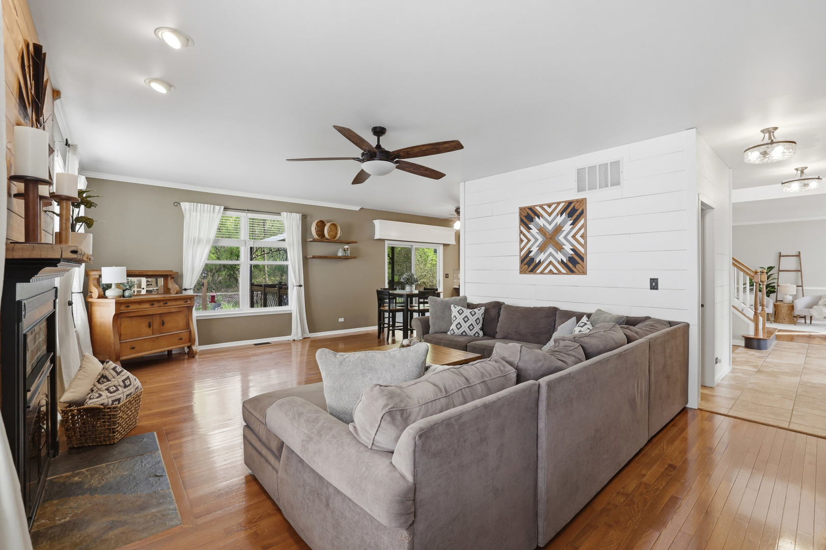 400 Willow Road, Lakemoor, IL 60051