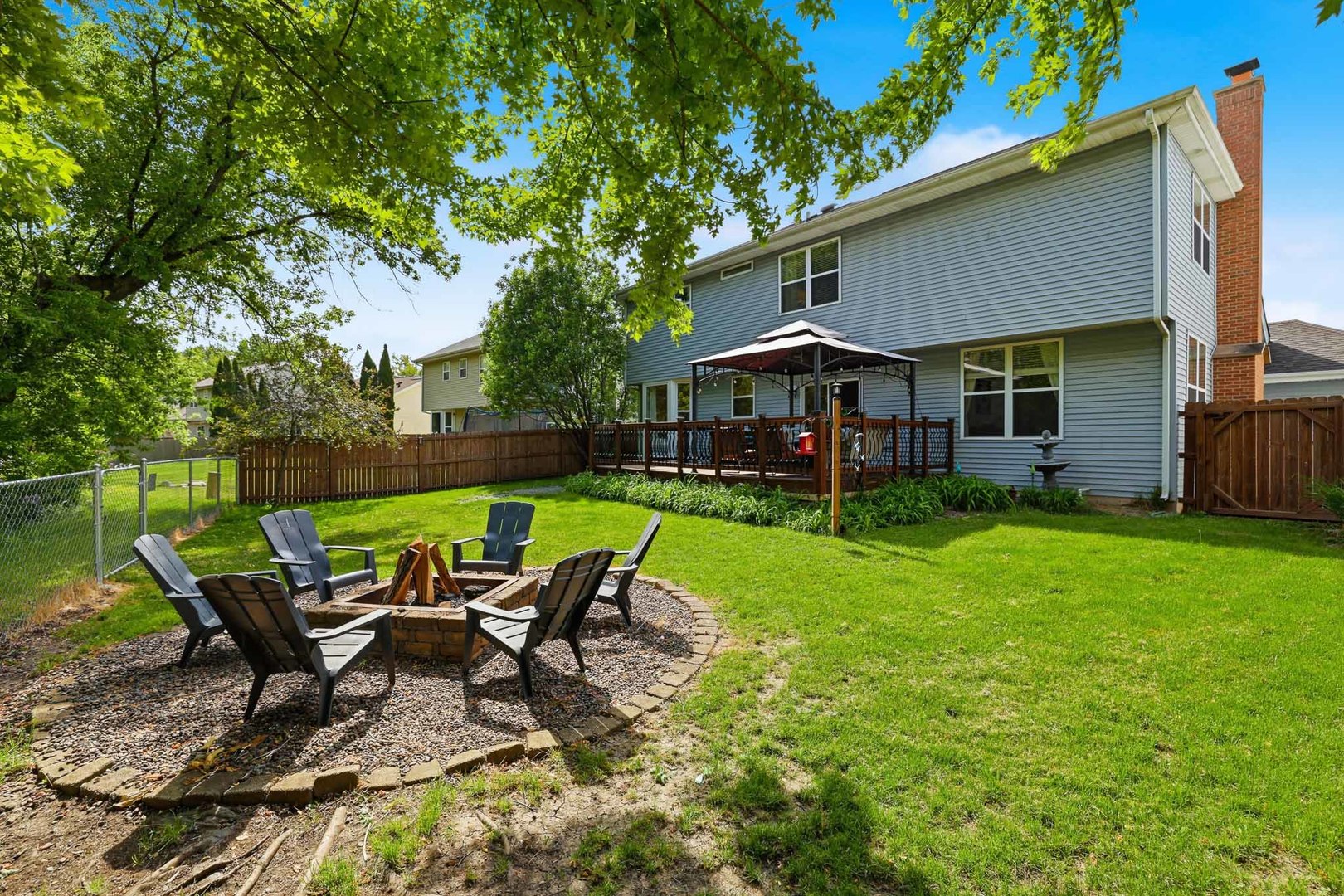 400 Willow Road, Lakemoor, IL 60051