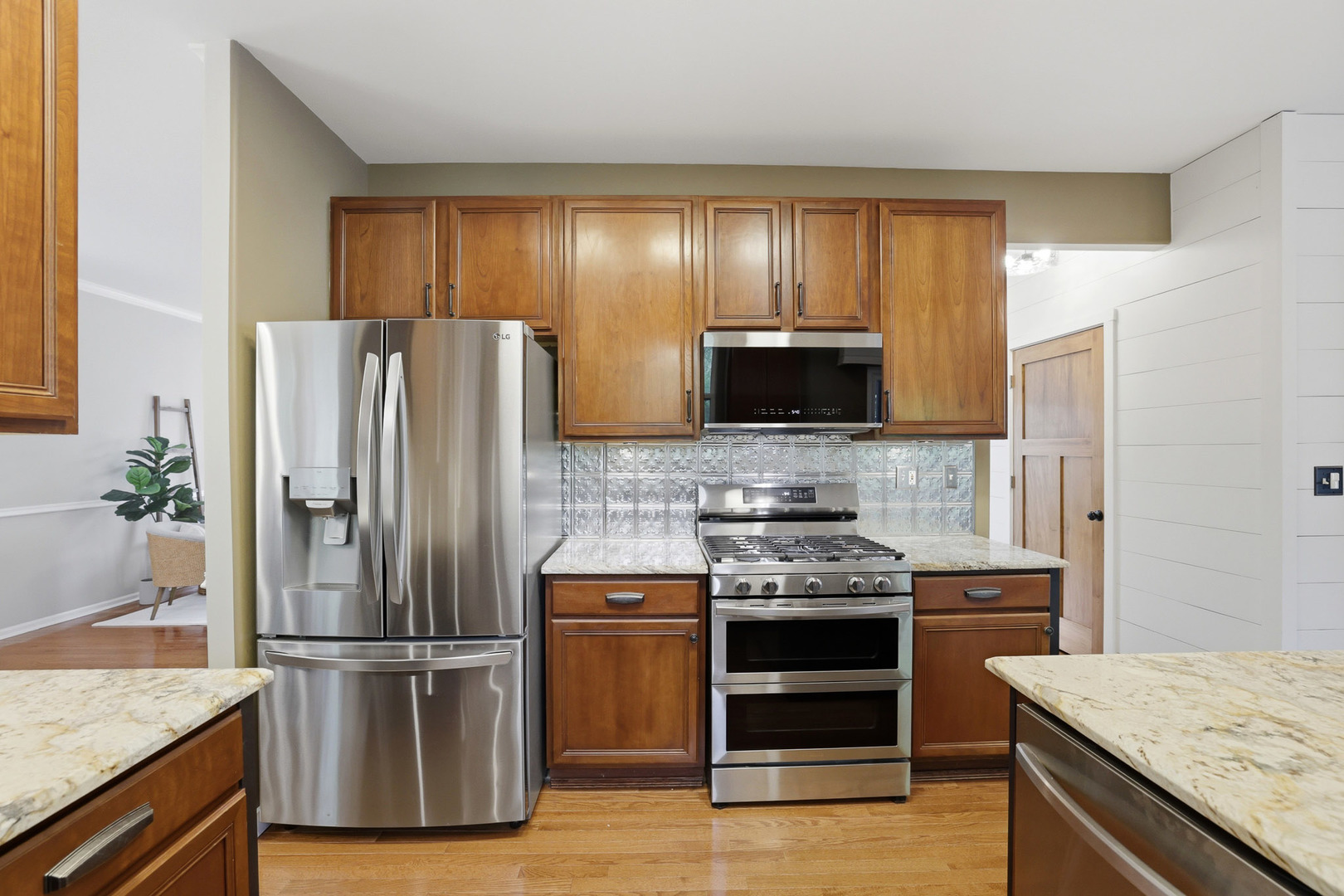 400 Willow Road, Lakemoor, IL 60051