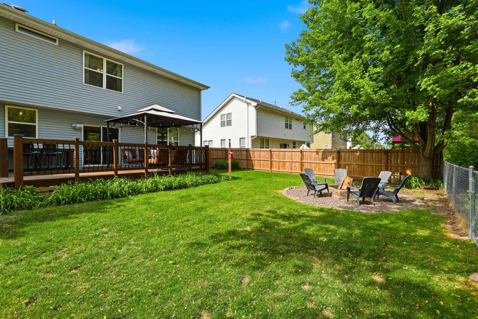 400 Willow Road, Lakemoor, IL 60051