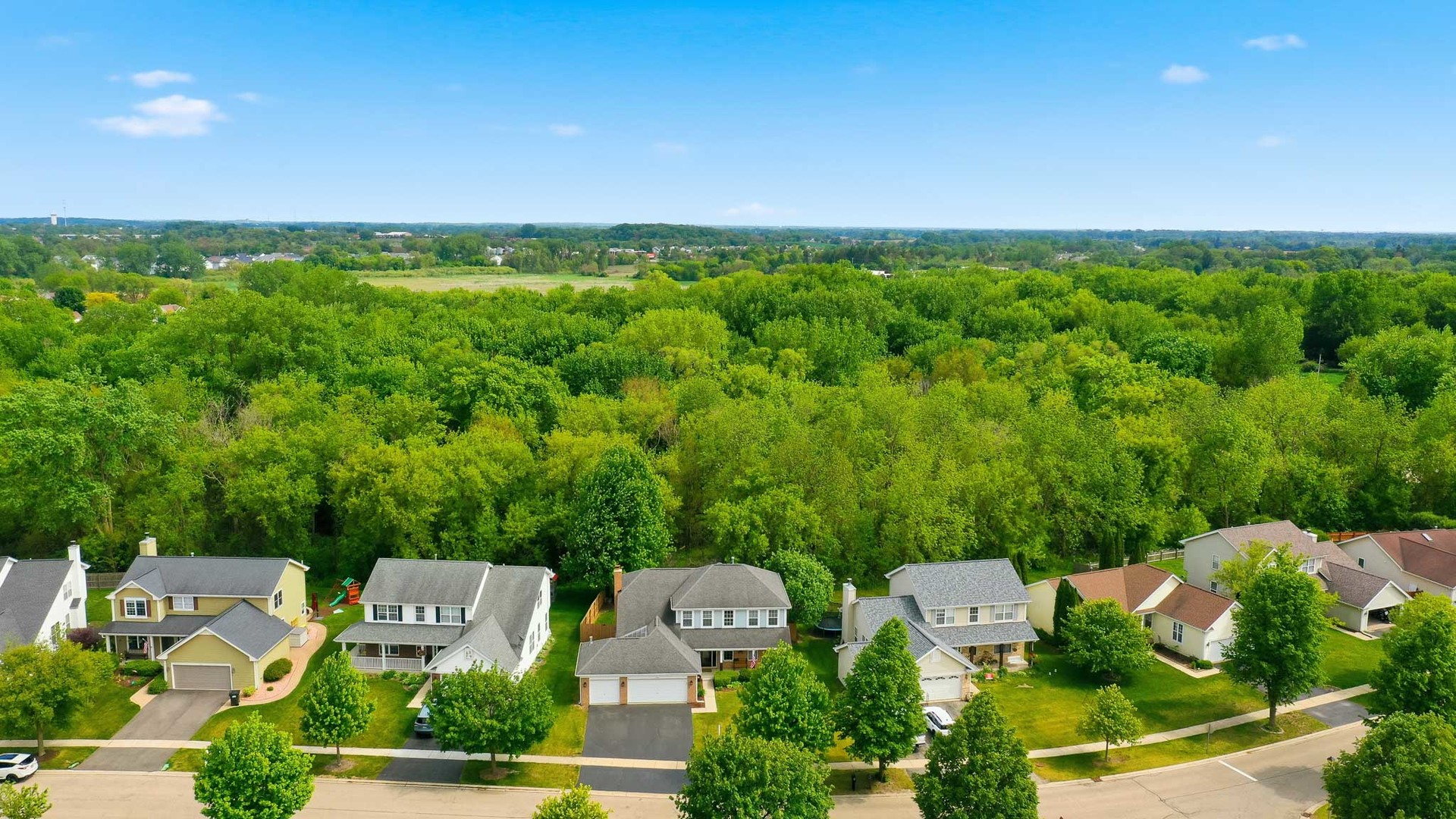 400 Willow Road, Lakemoor, IL 60051