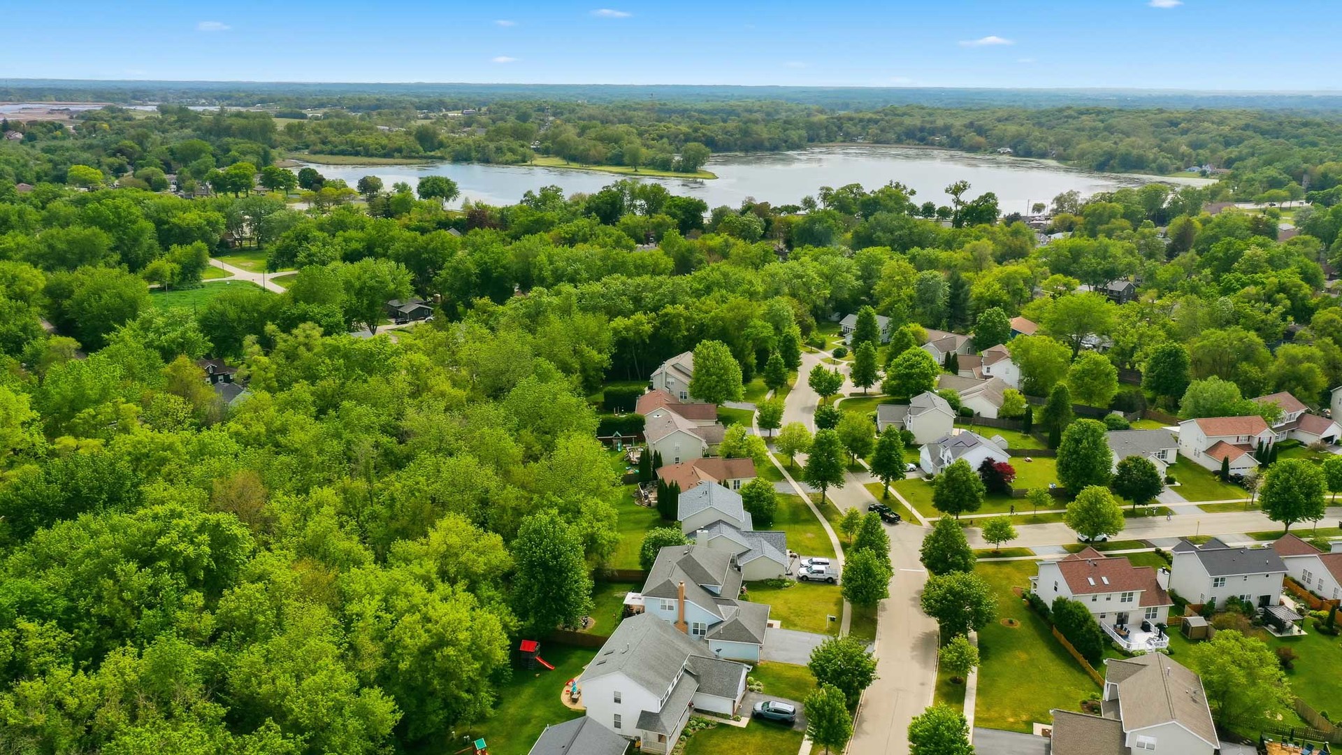 400 Willow Road, Lakemoor, IL 60051