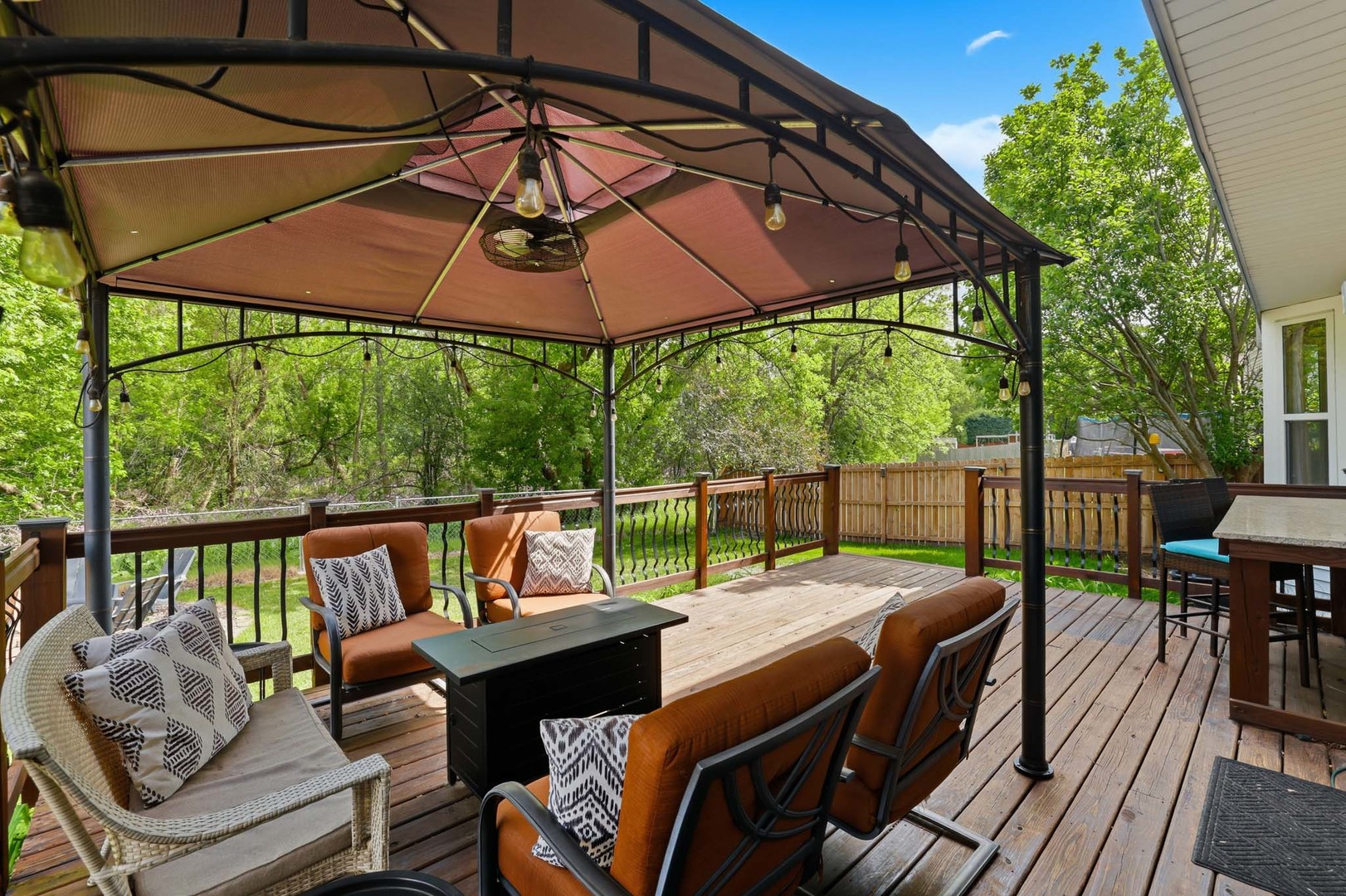 400 Willow Road, Lakemoor, IL 60051