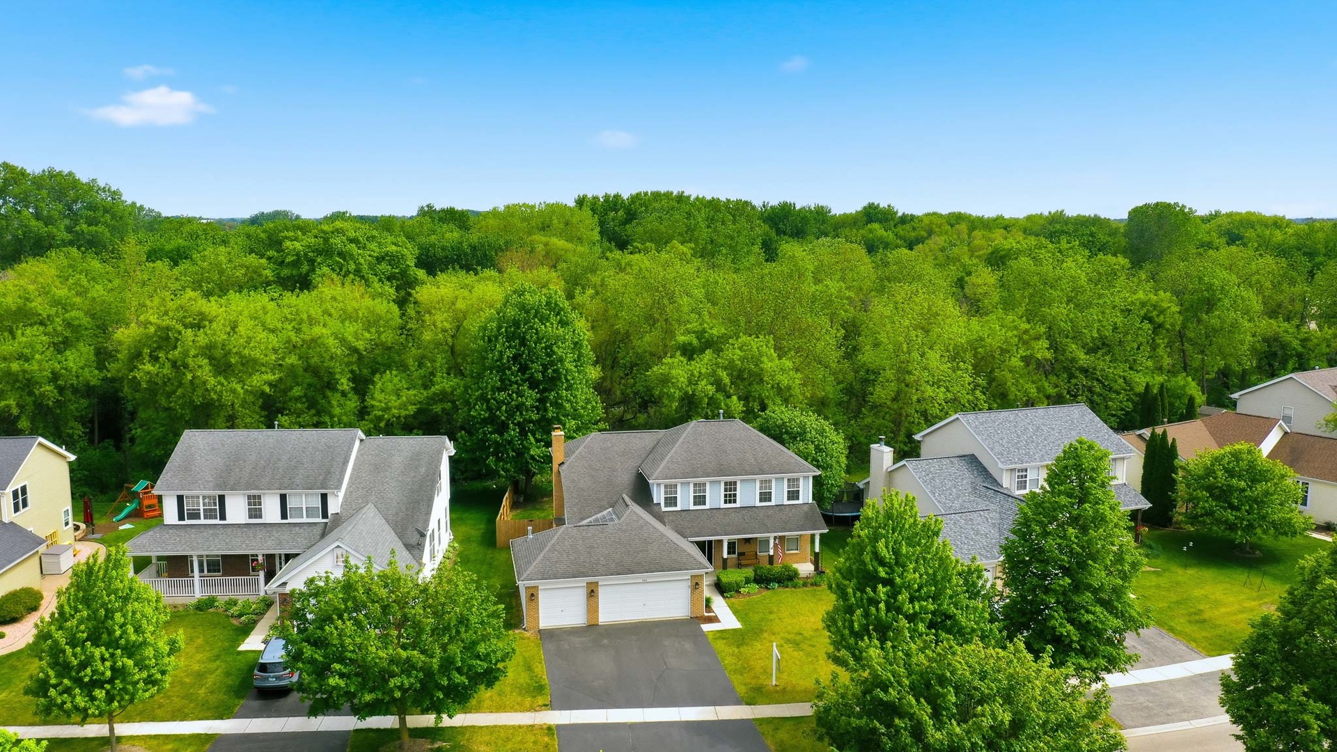400 Willow Road, Lakemoor, IL 60051