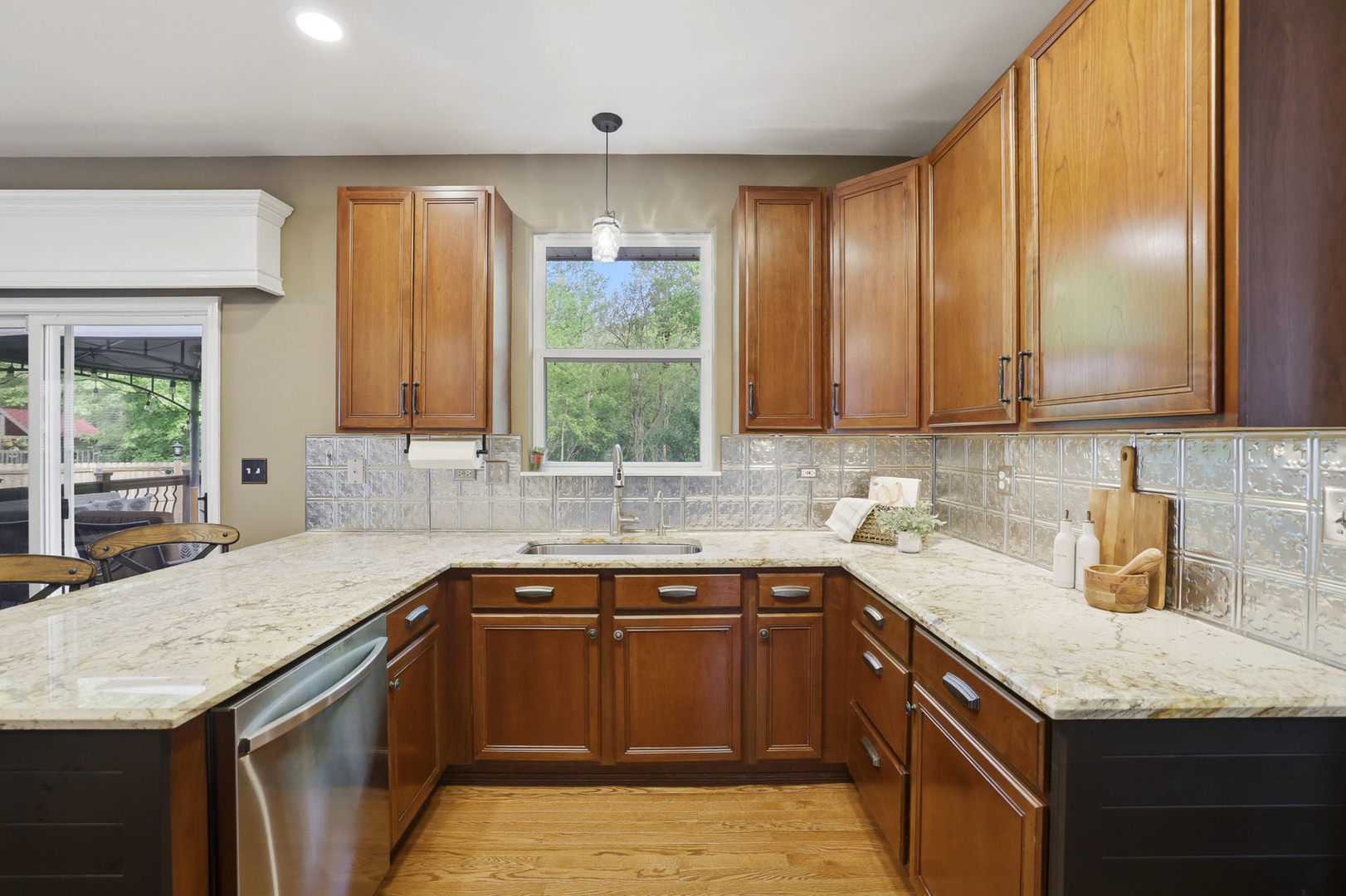 400 Willow Road, Lakemoor, IL 60051