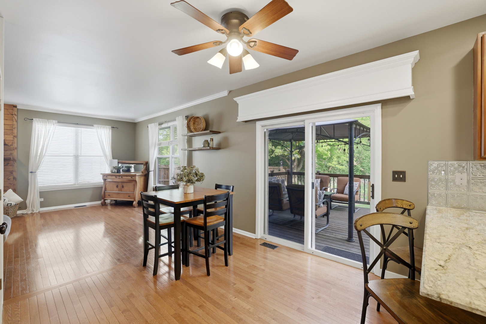 400 Willow Road, Lakemoor, IL 60051