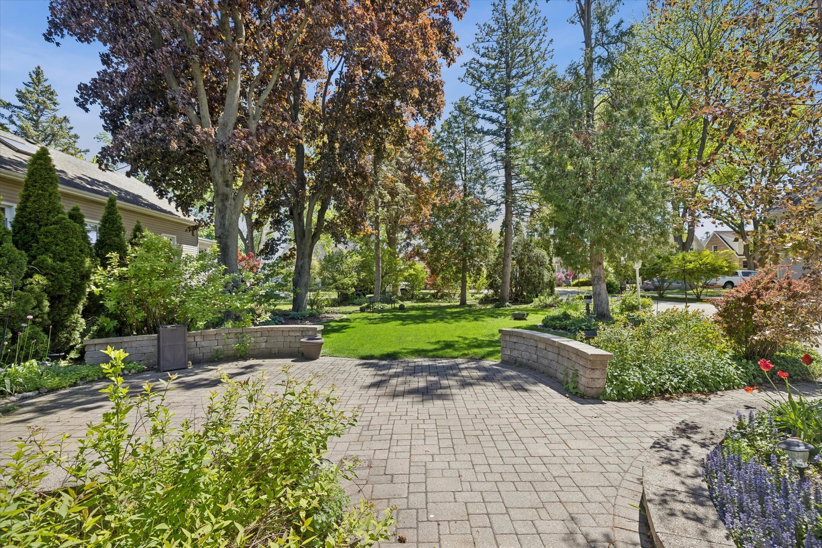946 Walter Avenue, Des Plaines, IL 60016