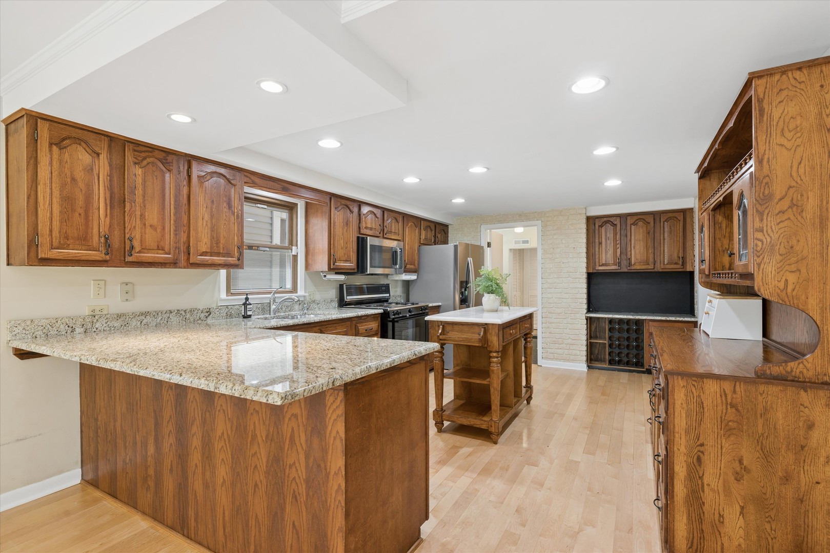 946 Walter Avenue, Des Plaines, IL 60016