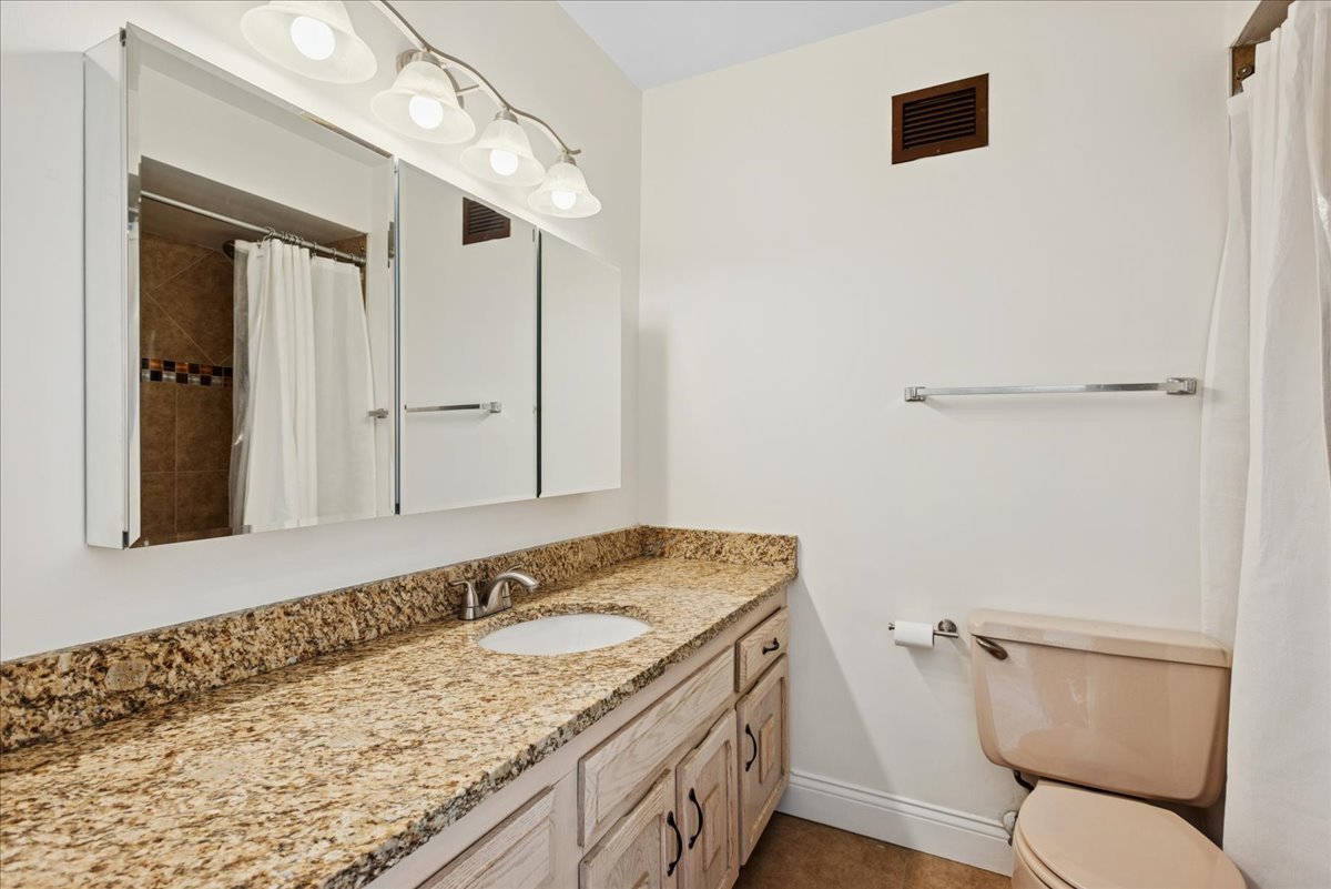 40 N Tower Road #8F, Oak Brook, IL 60523