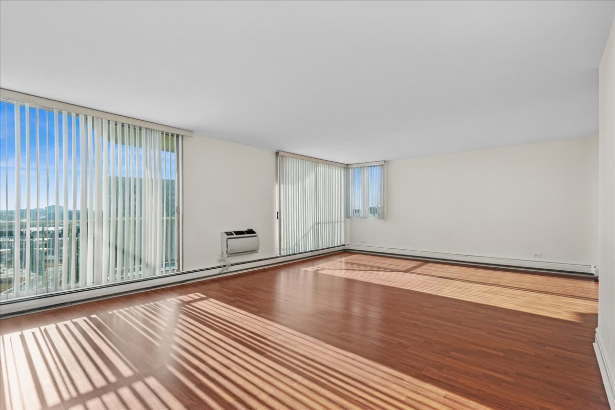 40 N Tower Road #8F, Oak Brook, IL 60523
