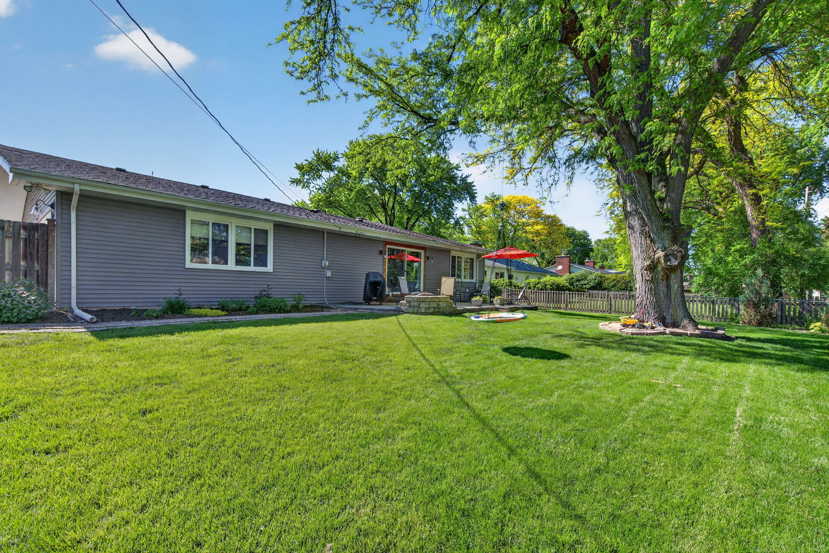 223 Willow Lane, Geneva, IL 60134