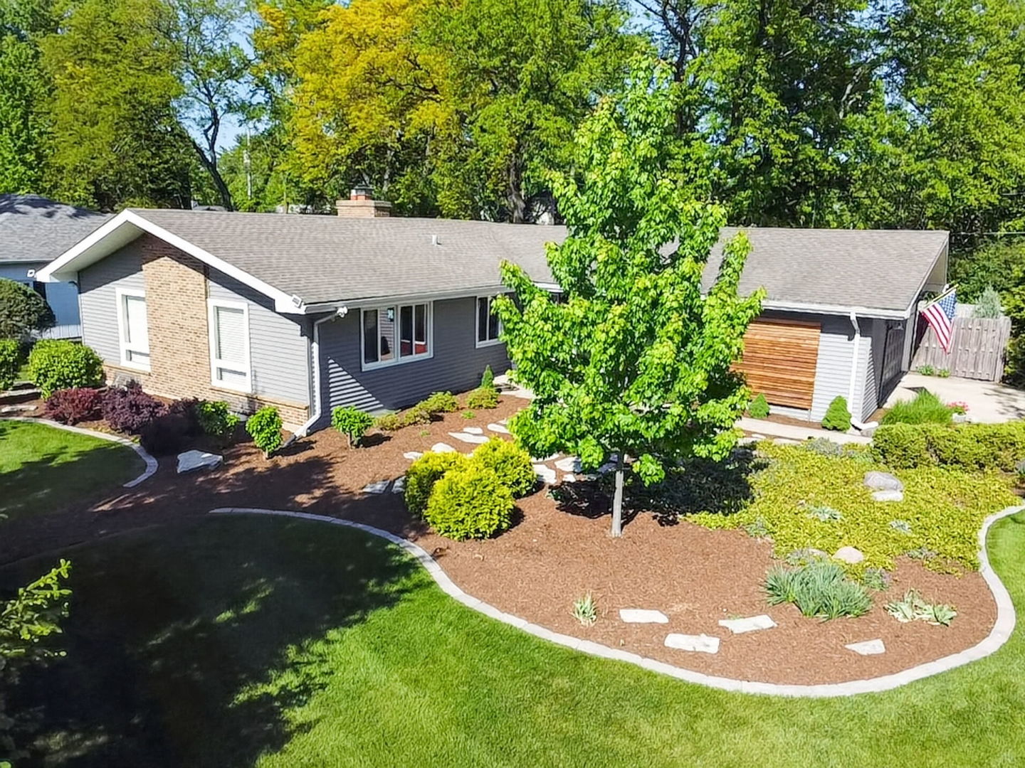 223 Willow Lane, Geneva, IL 60134