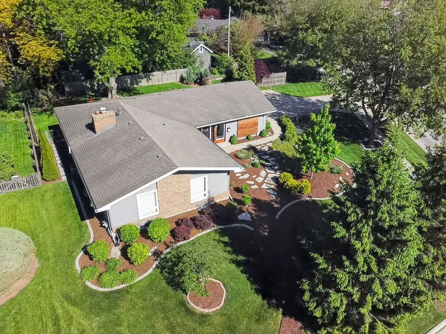 223 Willow Lane, Geneva, IL 60134