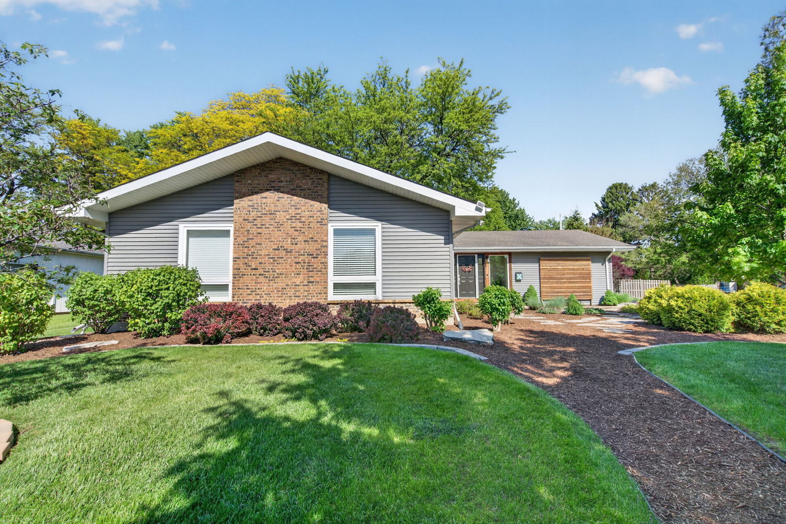 223 Willow Lane, Geneva, IL 60134
